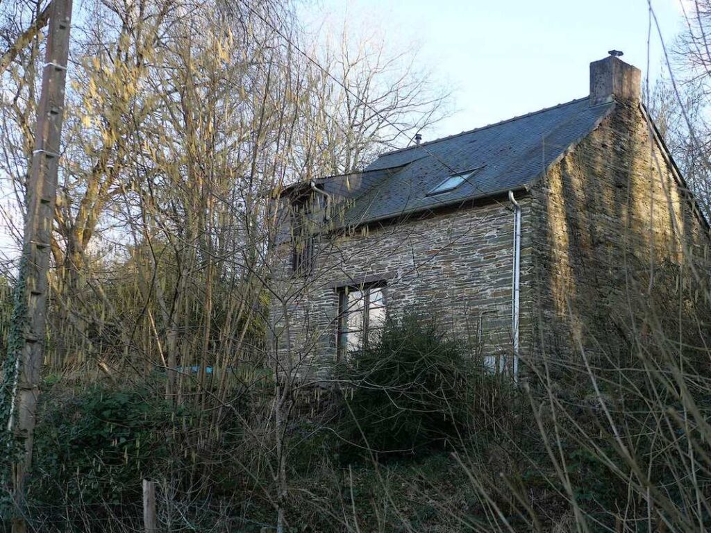 Petite maison habitée au village du Châtaignier, Saint-just