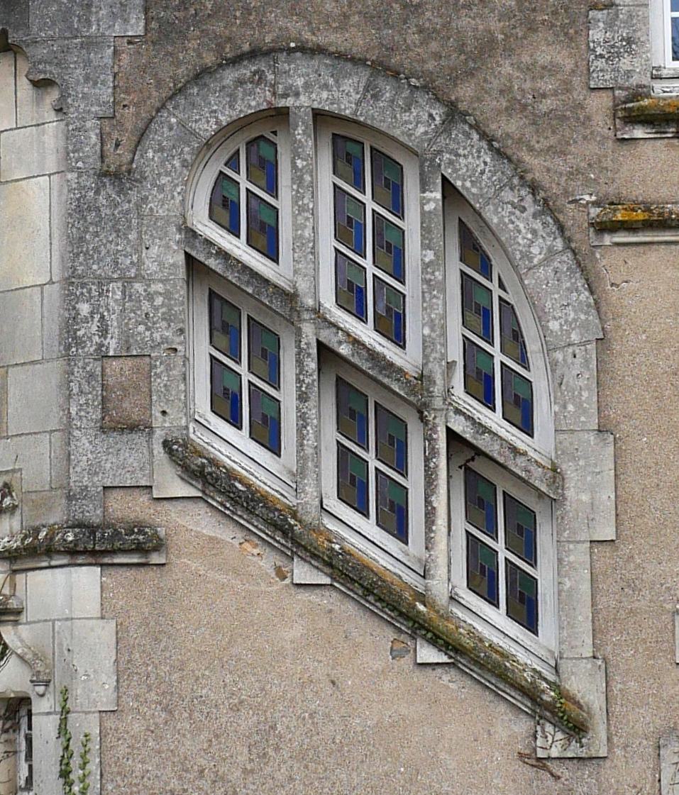 Fenêtre de montée d’escalier à Sion-les-mines