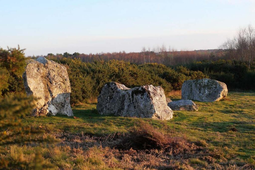 file ouest des alignements du moulin de saint Just