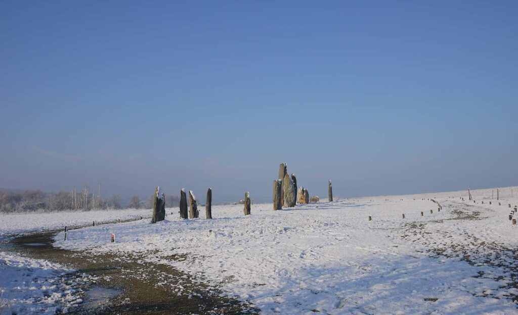 Saint Just, Alignements du Moulin, les menhirs sous la neige
