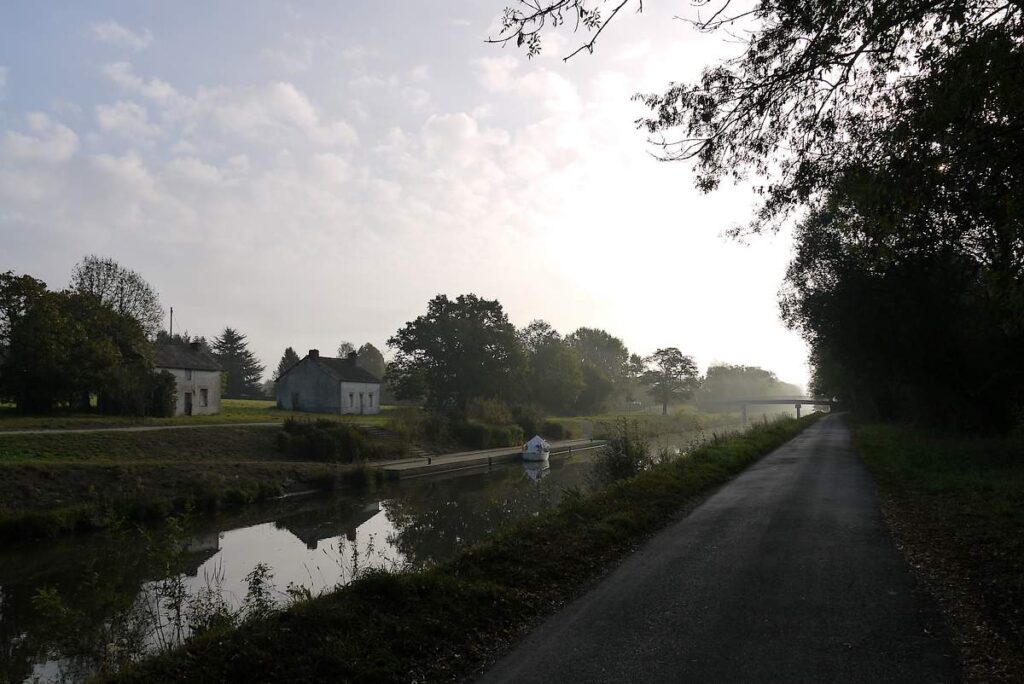 Barrage de la POTINAIS à Bains sur OUST les maisons des cantonniers