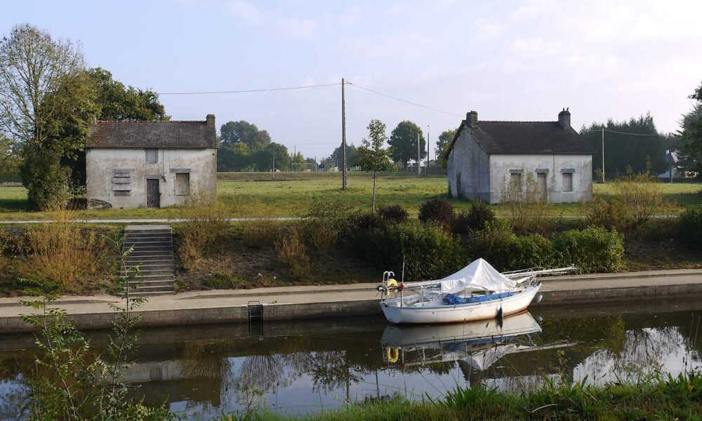 Barrage de la POTINAIS à Bains sur OUST en 2011