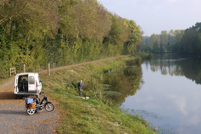 pêcheur au Barrage de la POTINAIS à Bains sur OUST