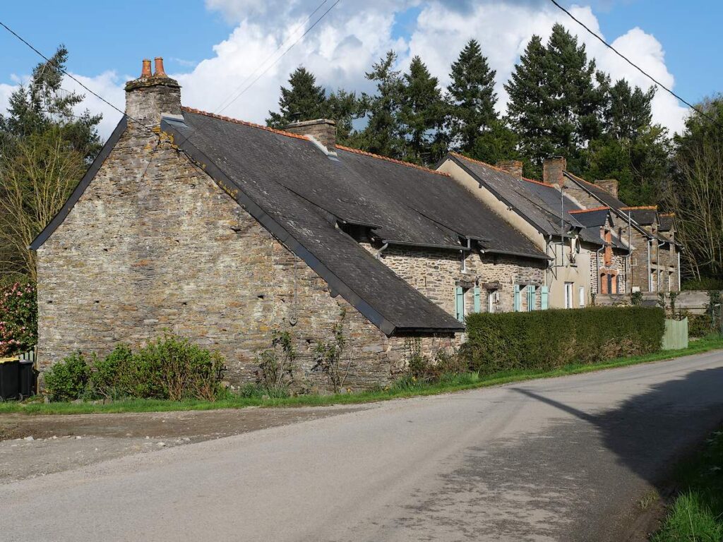 Poubreuil, un hameau de saint just, la rue.