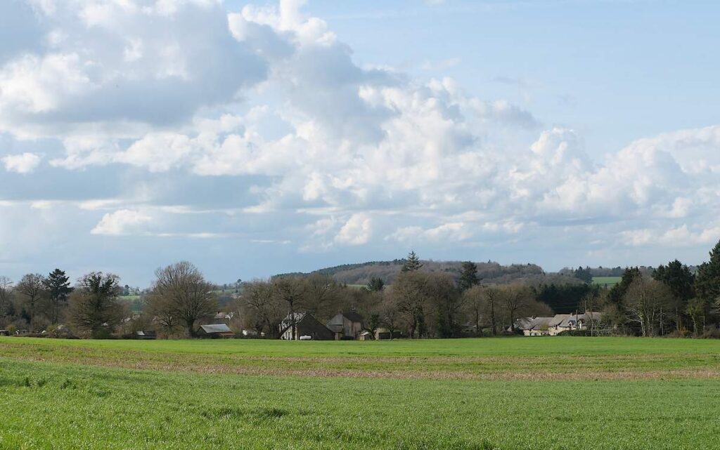 Poubreuil, vue du chemin des mégalithes