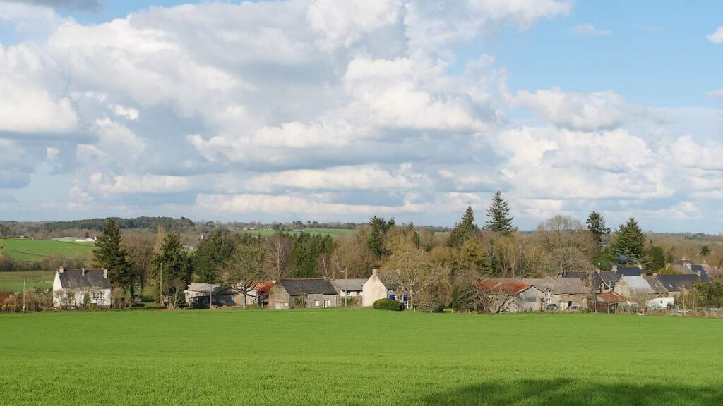 Poubreuil, vue du chemin des mégalithes