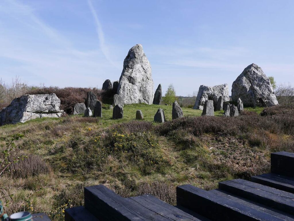 le Chateau-Bû, tumulus du site mégalithique de Saint-Just