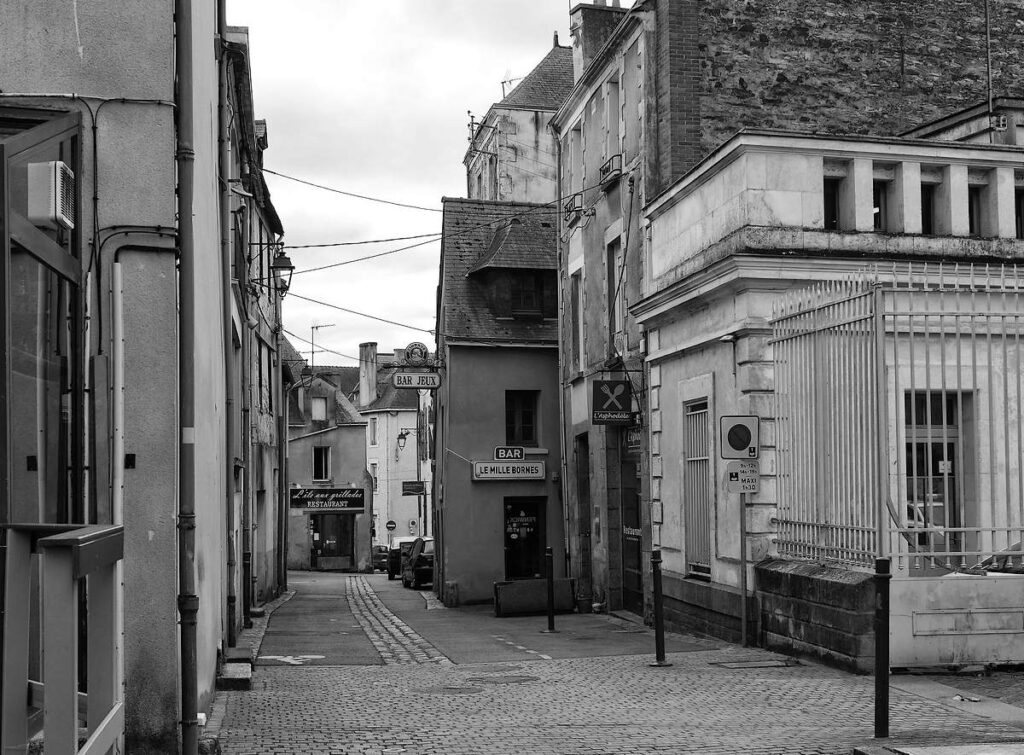 il n'y a personne dans les rues de Redon au temps du confinement