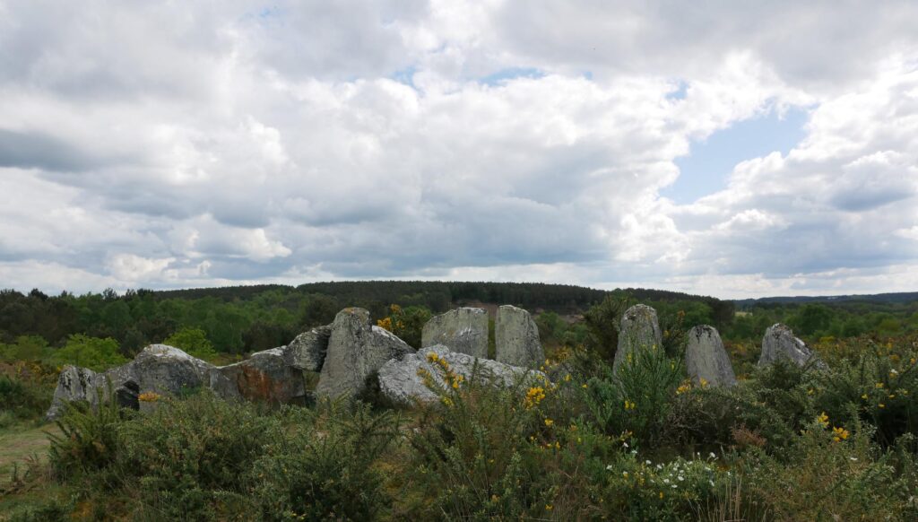 monument du site mégalithique de Saint-Just, le Four-Sarrazin