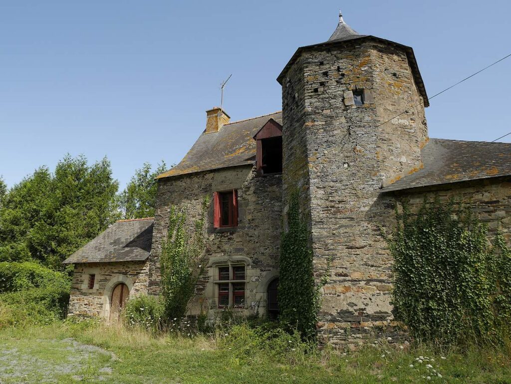 le manoir de Gutz, 16ème siecle, à Renac. Beau bâtiment non habité.