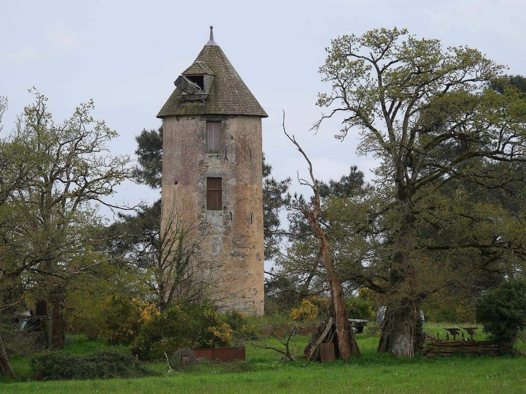 moulin à vent sans ailes à Renac