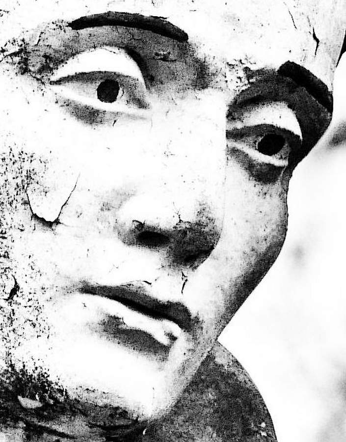 Le visage de la statue de St-Benoit