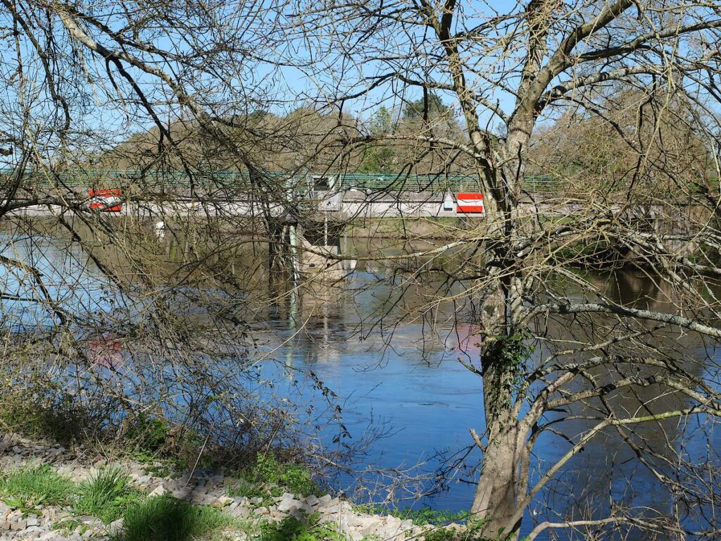 le Barrage de la POTINAIS à Bains sur OUST