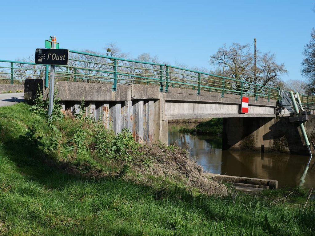 Barrage de la POTINAIS à Bains sur OUST