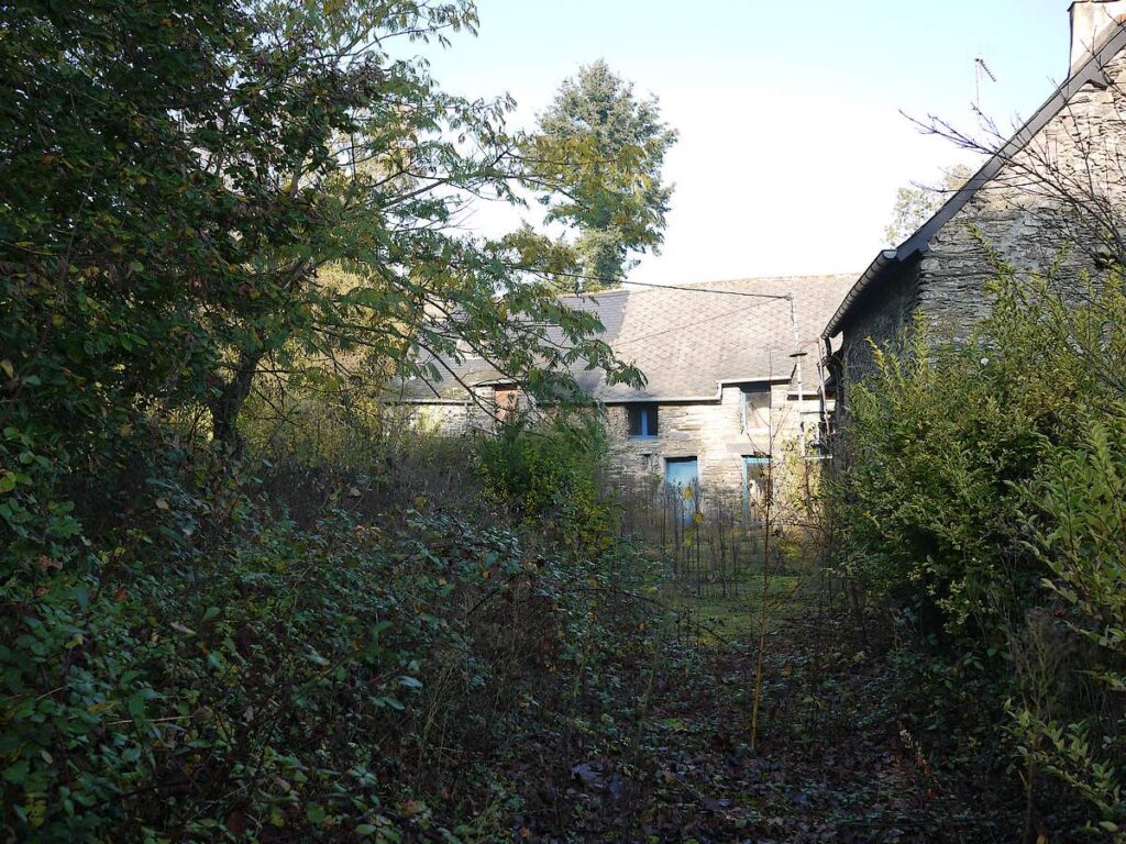 Maison ancienne à Poubreuil, hameau de Saint-Just