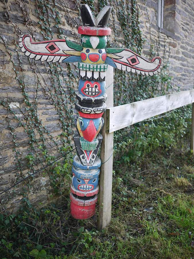 Totem indien à Poubreuil, Saint-Just
