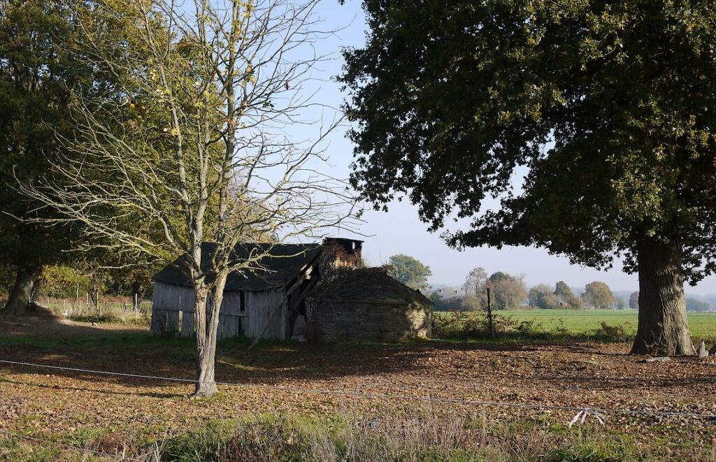 Poubreuil, un four à pain adossé à une cabane