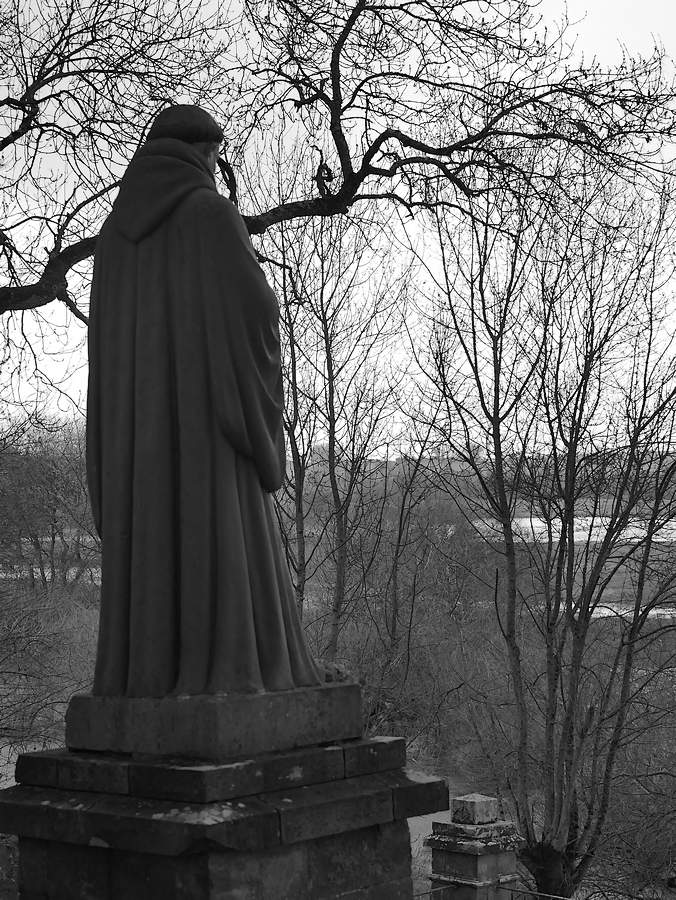 photo en noir et blanc représentant saint benoit devant le marais, à Masserac