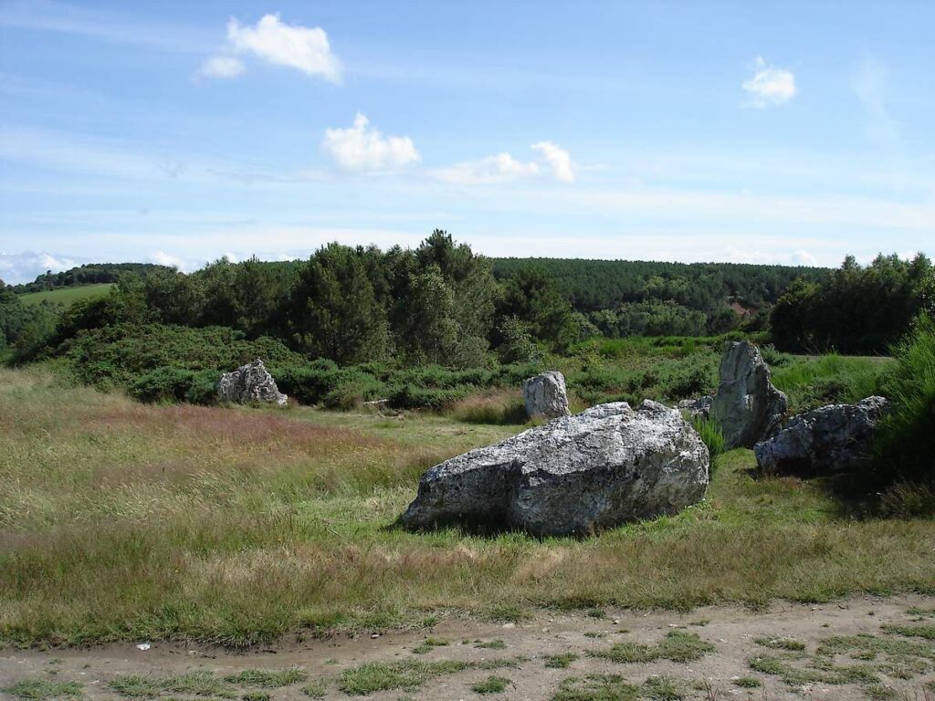 Les rocs représentant les juges du Tribunal, à Saint-Just