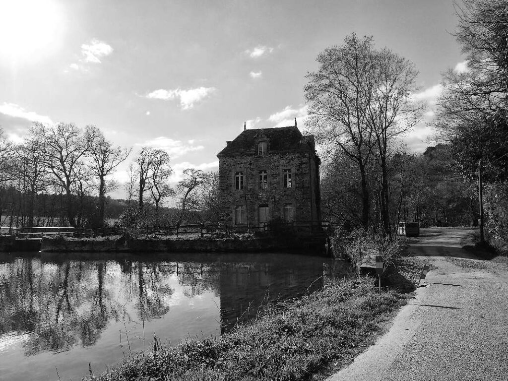 ancienne crêperie, le moulin de Juzet est fermé maintenant