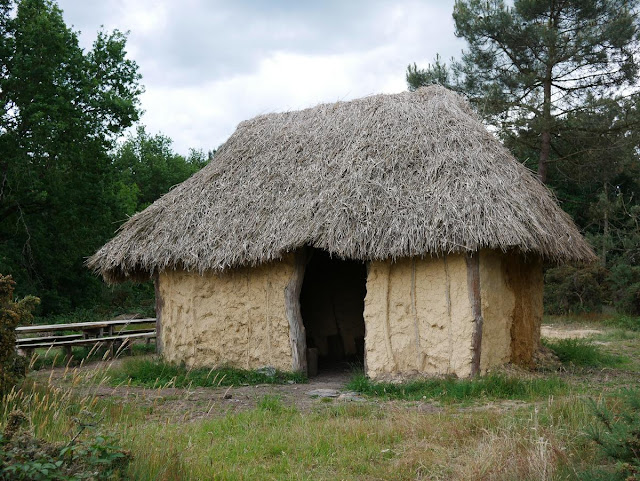la petite la maison préhistorique de Saint-Just toute neuve