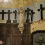 la chapelle Montserrat, un mur couvert de croix