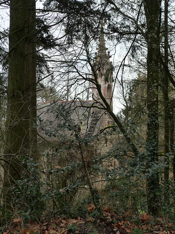 la chapelle Montserrat vue du chemin