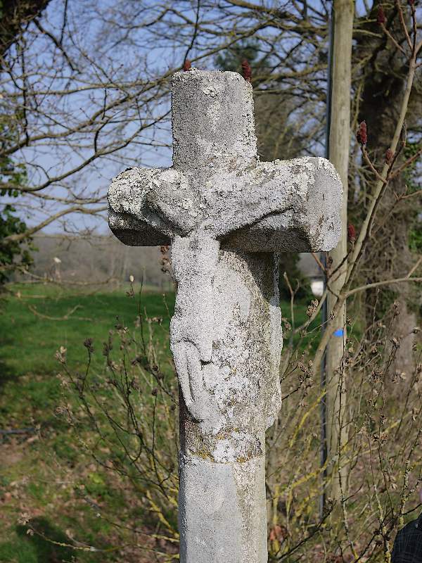 croix au bord de la route