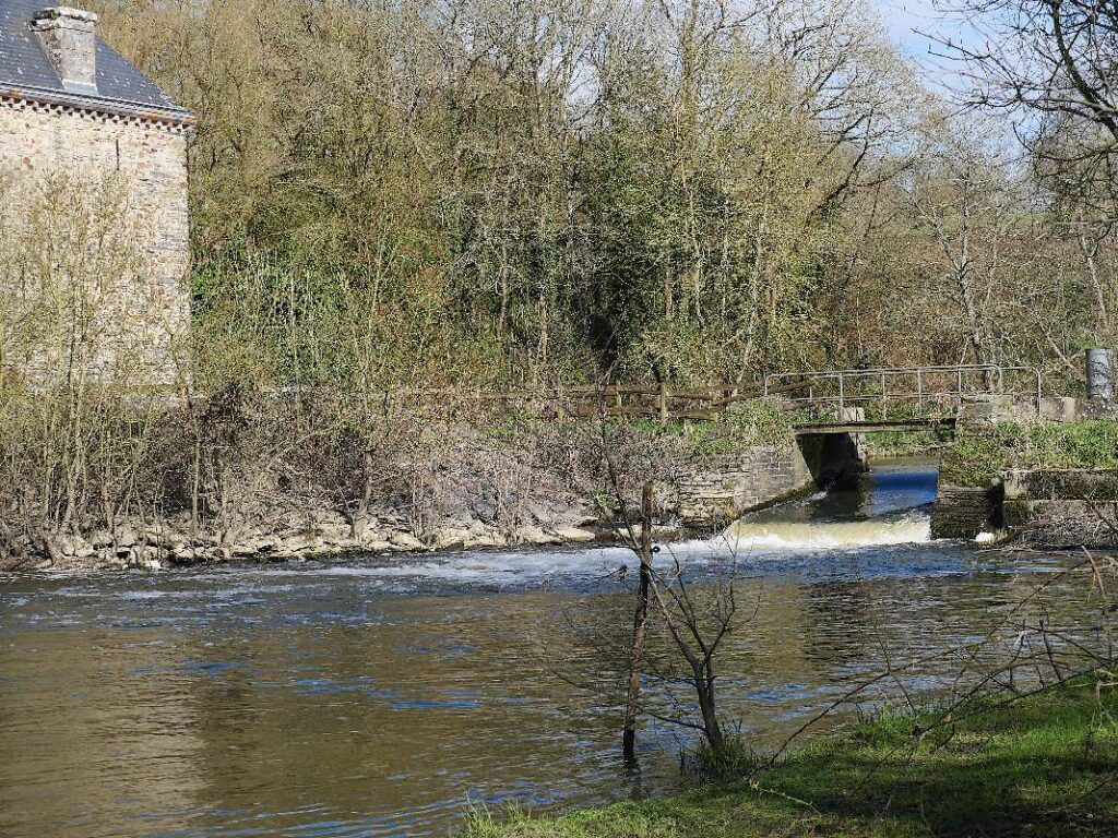 Le Don au pied du moulin de Juzet, à Guémené Penfao