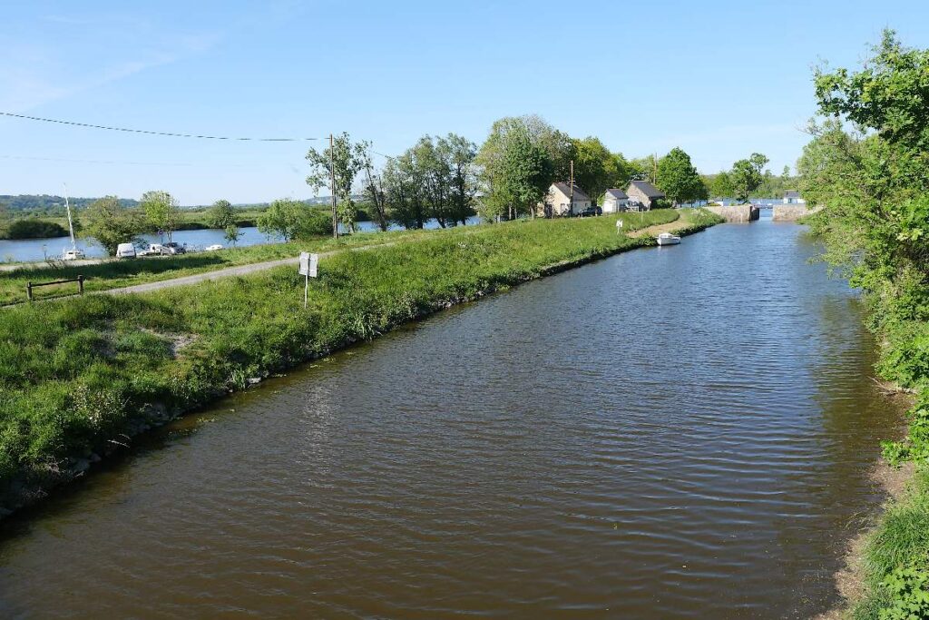 la Vilaine et le canal sont parallèles à Fegreac