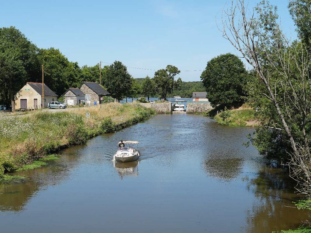 navigation de plaisance sur la Vilaine, à Fégréac.