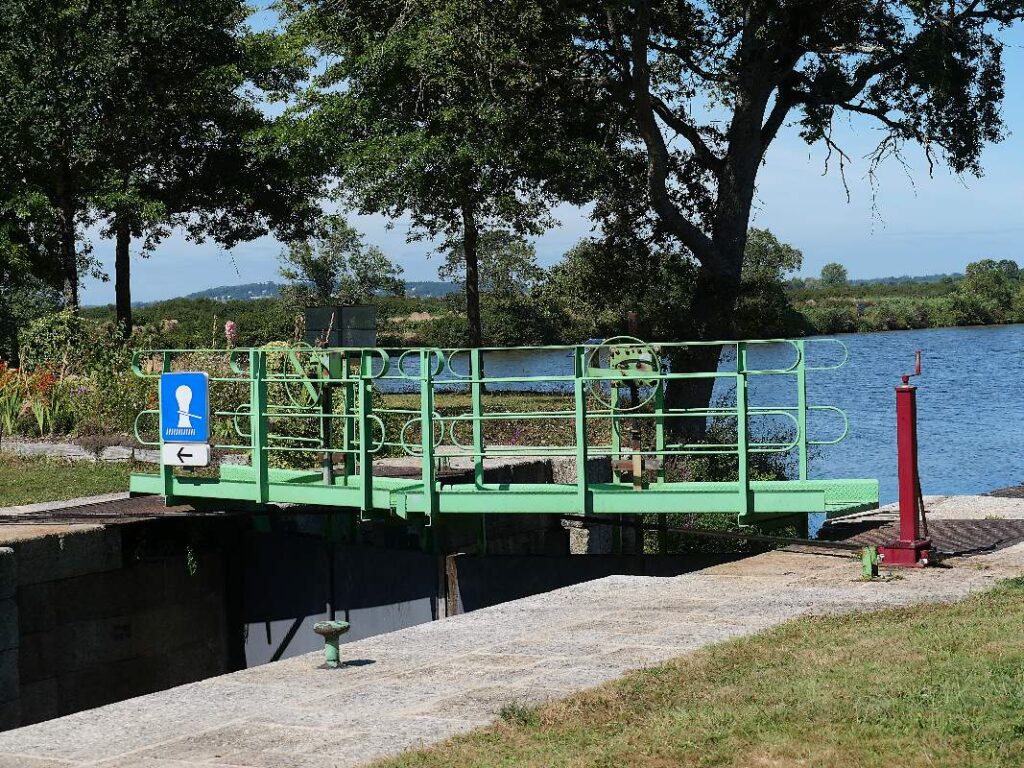 Fégréac, la passerelle de l'écluse