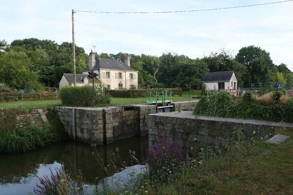 l'écluse du Bellion, à Fégréac. La maison éclusière.