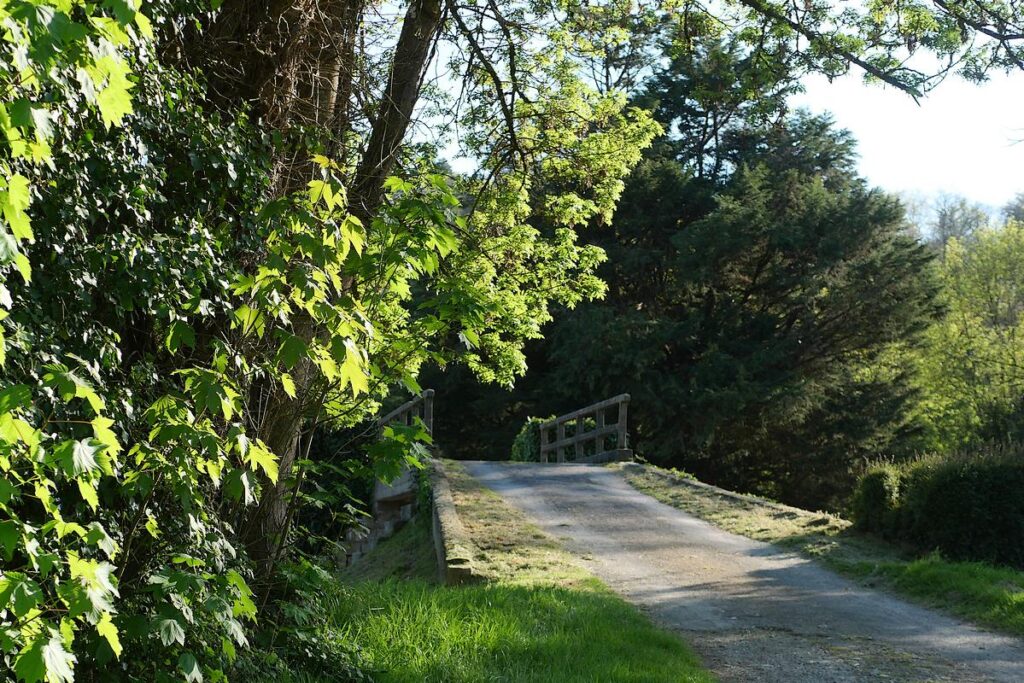 L'écluse de Limur à Peillac, le petit pont au-dessus du canal