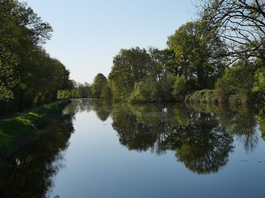 près de l'écluse de Limur, sur le canal de Nantes à Brest, 