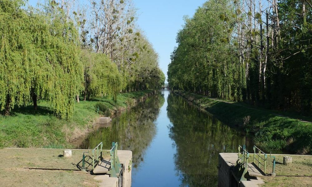 Près de l'écluse de limur à Peillac, sur le canal de Nantes à Brest