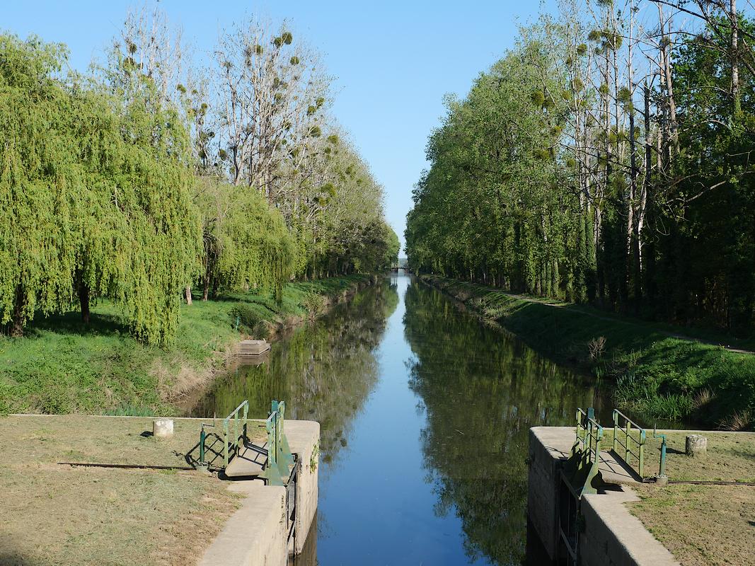Près de l'écluse de limur à Peillac, sur le canal de Nantes à Brest