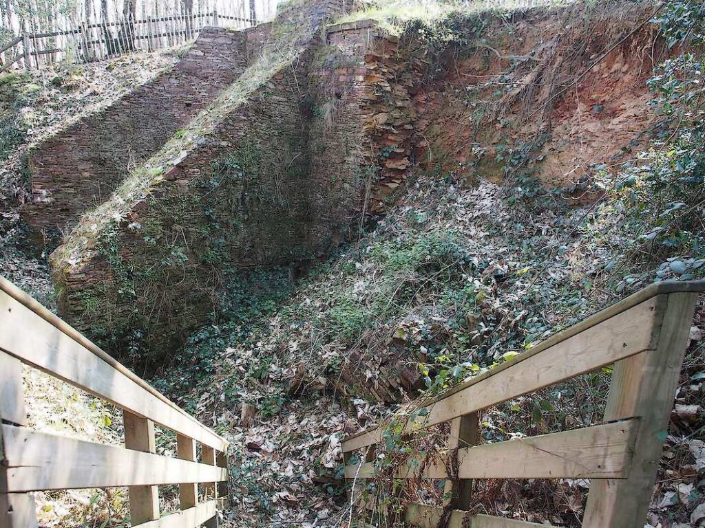 le four à chaux d' Avessac, éboulements