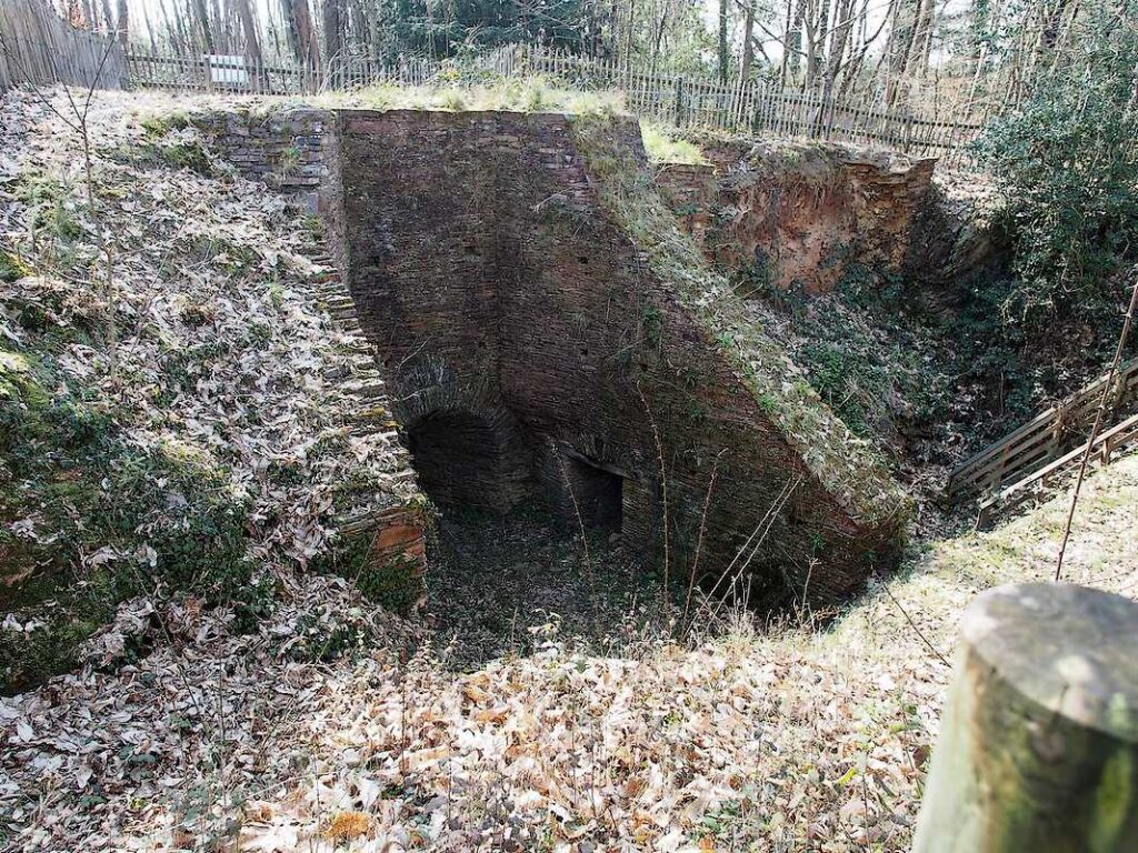 le four à chaux d' Avessac, éboulements