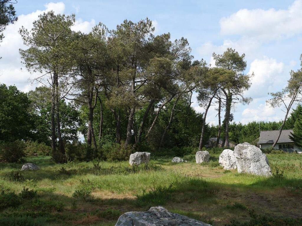 Jeunes filles dansant sur la lande