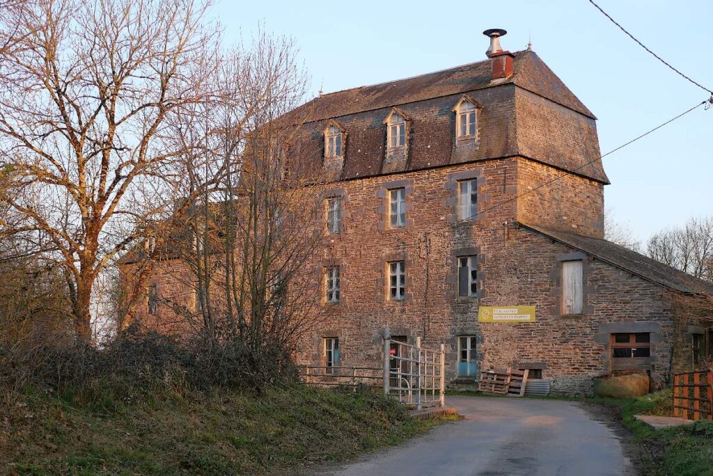 Jolie lumière sur le moulin de Gouro, en 2023