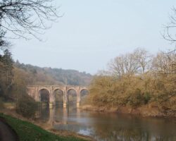 vue du viaduc de Corbinières, depuis le chemin de halage