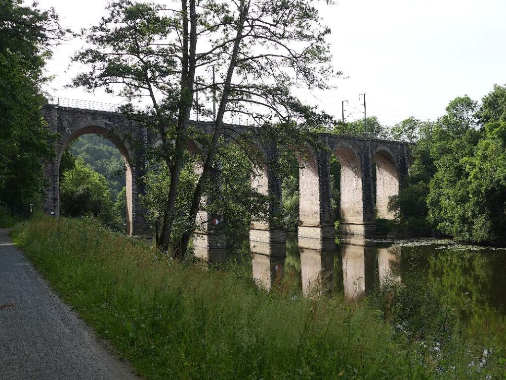 Le viaduc de Corbinières en mai