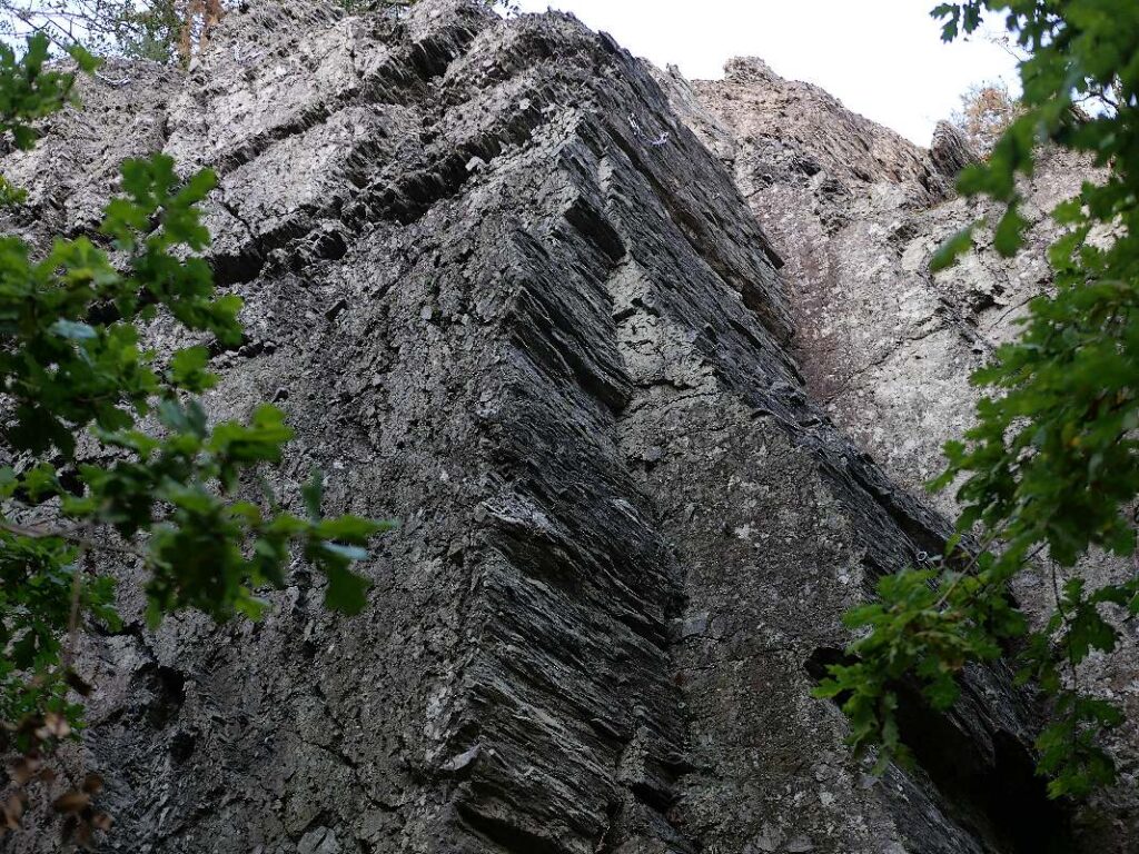 paroi d'escalade à l'étang du val de St Just