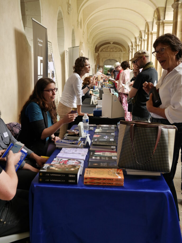 Le festival des littératures de l'imaginaire, les mystériales, dans le cloître de l'abbaye Saint-Sauveur, à Redon, en 2019