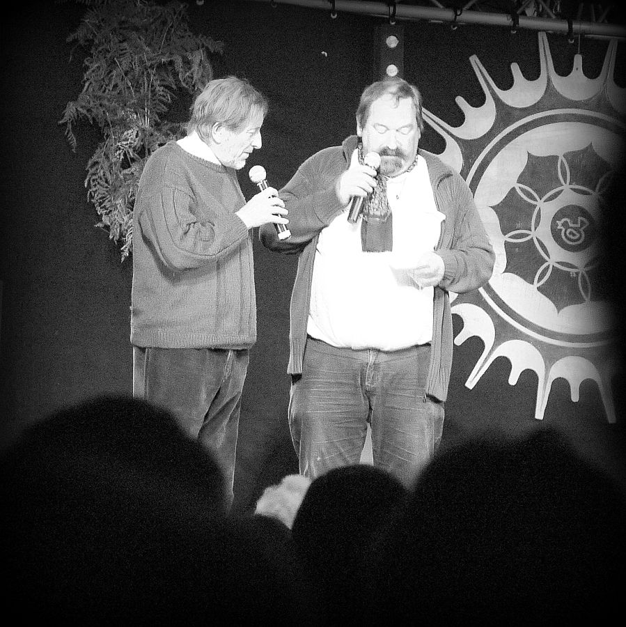 Albert Poulain et Calixe présentent la bogue d'or des contes, en 2010