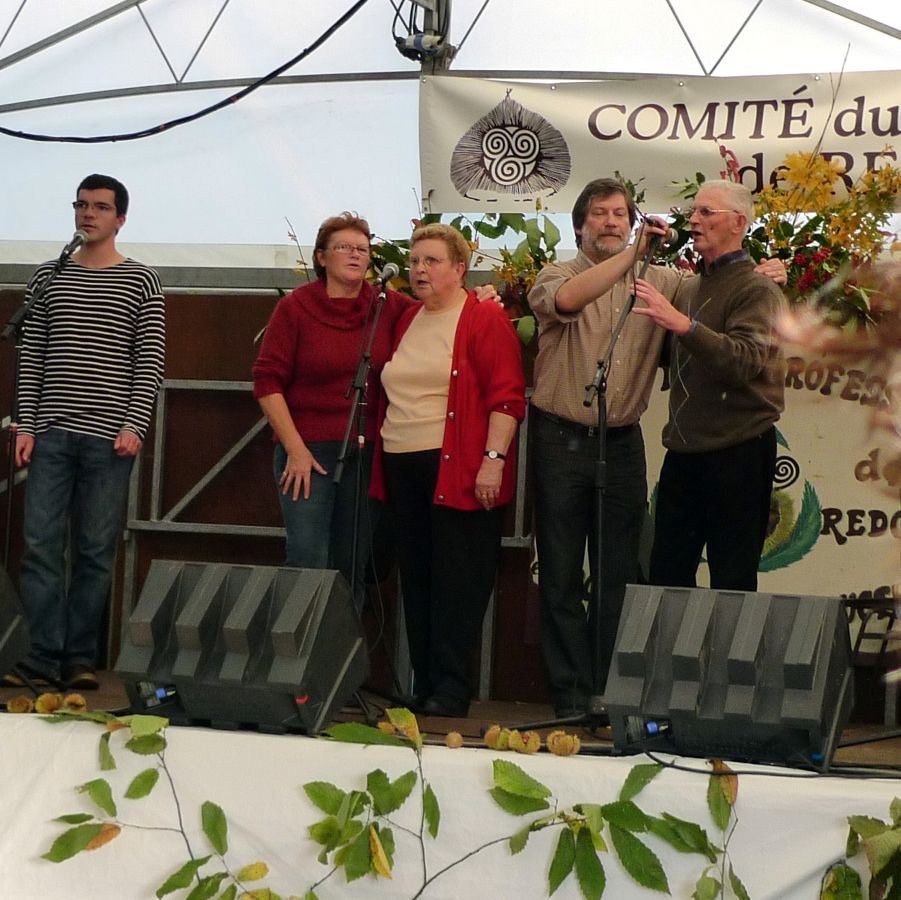Chanteurs à la foire teillouse de Redon en 2009