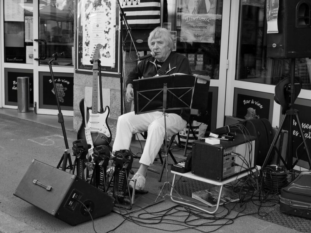 Homme orchestre dans les rues de Redon