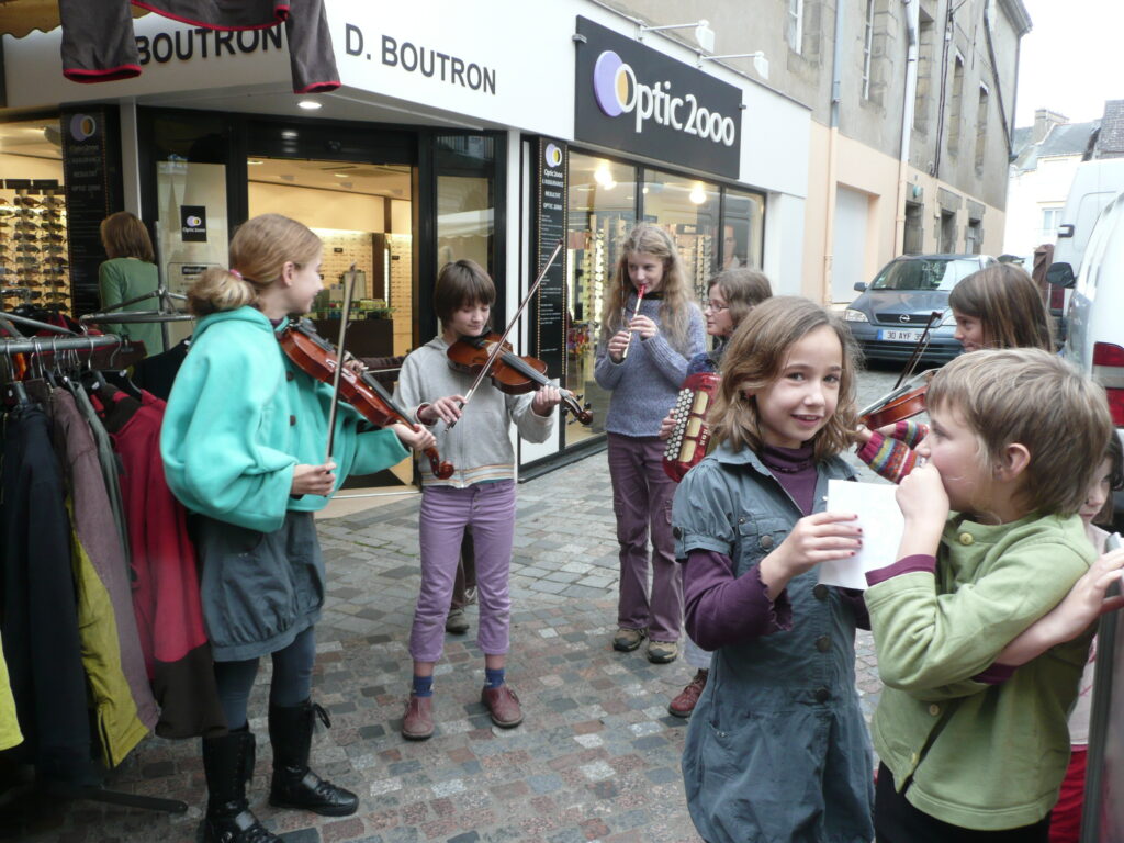 Enfants musiciens, rue de Redon, pendant la Teillouse en 2009