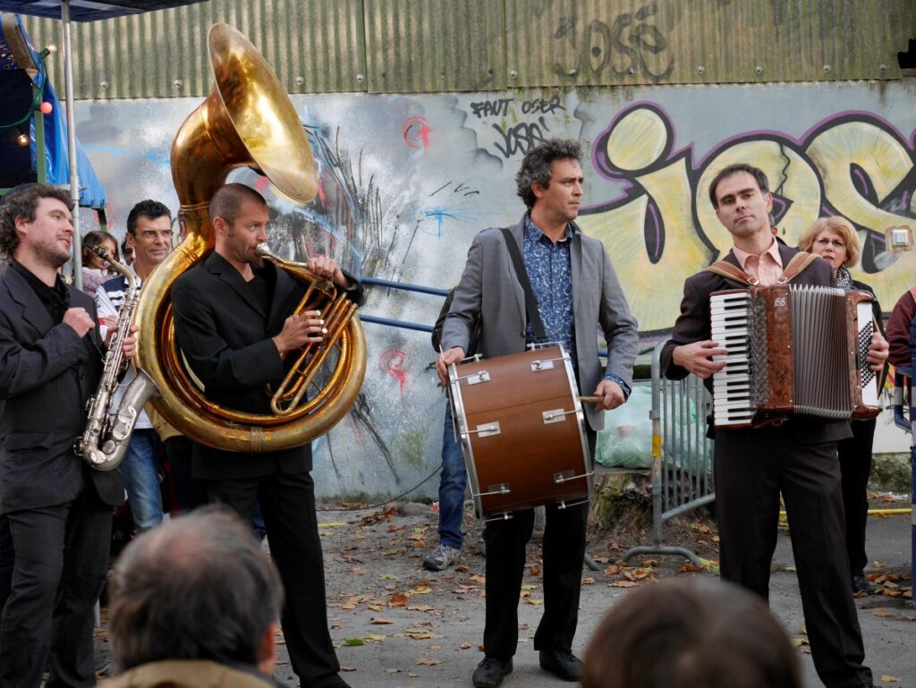 Musiciens dans les rues de Redon pendant la Teillouse, en 2015